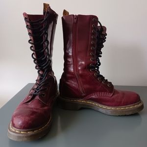 Dr. Martens 14 Eye Oxblood